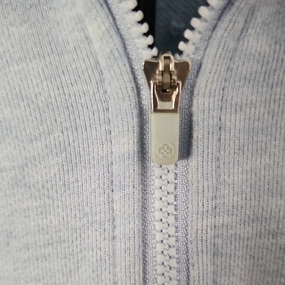 Women’s G/FORE Light Blue Quarter Zip Pullover Skull Logo Golf Sweatshirt - Picture 3 of 12